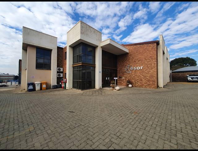 1,290M² OFFICE TO LET IN ACTIVIA PARK